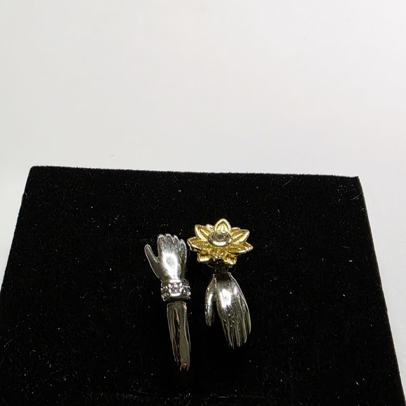 Elegant Silver and Gold Bee Brooch - Picture 2 of 6